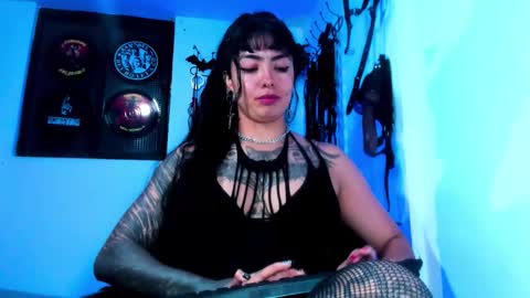 Kat online show from December 17, 2025, 5:46 am