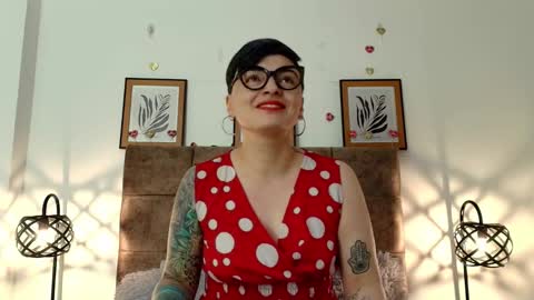 Snapshot of kat_paradisse chatting on February 12, 2026, 12:00 pm kat paradisse online show from February 12, 2026, 12:00 pm