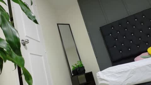 kataaleya__12 online show from December 2, 2025, 11:59 am