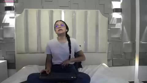 Katalina online show from March 14, 2026, 4:12 pm