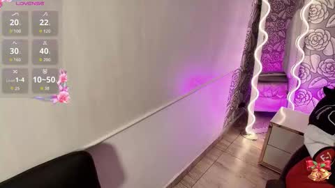 katana_tay online show from December 18, 2025, 12:22 pm