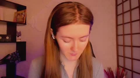 Snapshot of kate_cuddle chatting on February 20, 2025, 1:57 am Kate online show from February 20, 2025, 1:57 am
