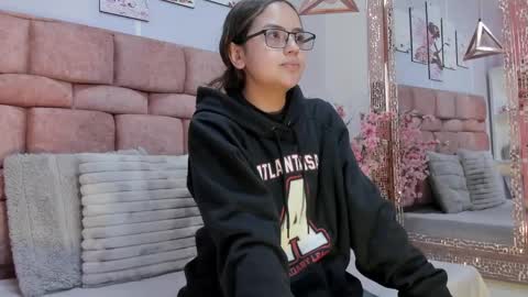 Snapshot of kate_froz chatting on October 4, 2025, 11:41 am Kate Froz online show from October 4, 2025, 11:41 am