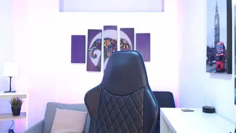 Kate  online show from November 4, 2025, 10:47 am