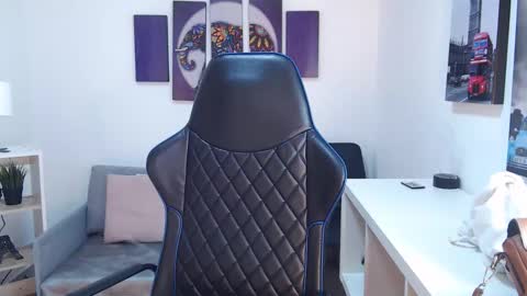 Kate  online show from November 10, 2025, 10:36 am