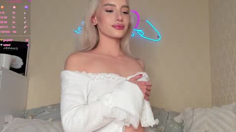 Snapshot of katebremar chatting on December 3, 2024, 9:23 pm online show from December 3, 2024, 9:23 pm