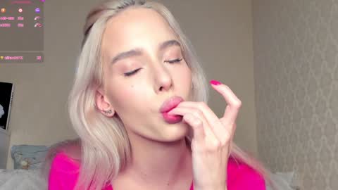 Snapshot of katebremar chatting on December 6, 2024, 9:57 pm online show from December 6, 2024, 9:57 pm