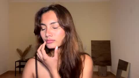 Snapshot of katedami chatting on February 19, 2025, 5:38 pm Kate Dami online show from February 19, 2025, 5:38 pm