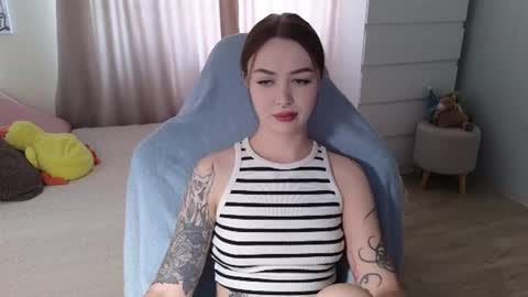Snapshot of kateleoo chatting on July 12, 2026, 11:45 am Im Kate online show from July 12, 2026, 11:45 am