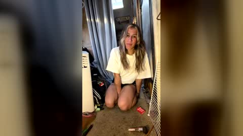 Snapshot of katelinxxx chatting on January 9, 2026, 12:13 am Katelin online show from January 9, 2026, 12:13 am