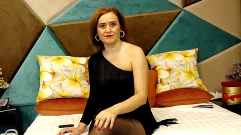 KateQueenston --  online show from December 9, 2024, 8:22 am