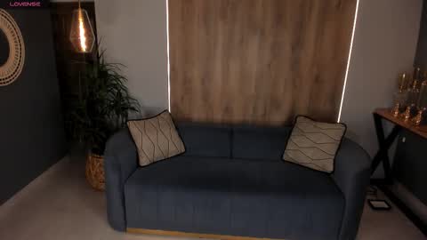 Snapshot of katesunder chatting on February 13, 2026, 11:17 am K A T E online show from February 13, 2026, 11:17 am