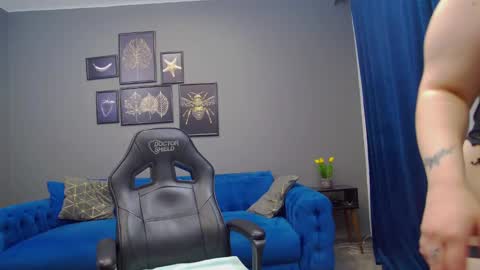 Kate online show from December 7, 2024, 9:33 pm