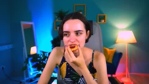 katewillows online show from January 8, 2026, 4:04 am