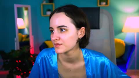 katewillows online show from February 15, 2026, 7:51 am