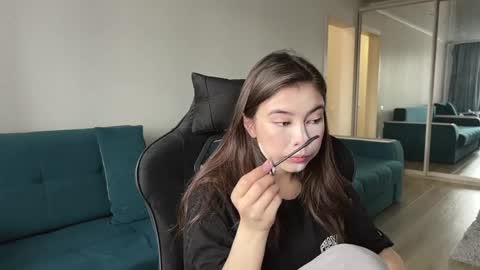 Snapshot of katheleenschraub chatting on May 28, 2026, 8:11 am Elle online show from May 28, 2026, 8:11 am