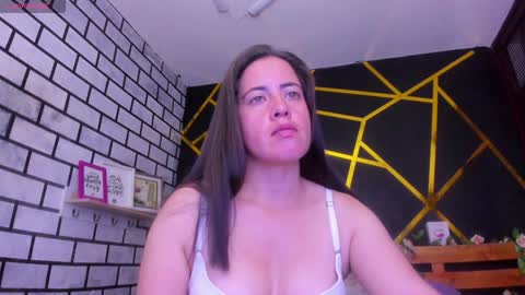 Snapshot of kathina_giraldo chatting on December 12, 2024, 1:49 pm Paola online show from December 12, 2024, 1:49 pm