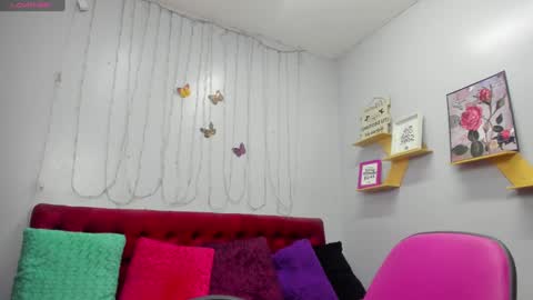 Snapshot of kathina_giraldo chatting on January 28, 2025, 12:54 pm Paola online show from January 28, 2025, 12:54 pm