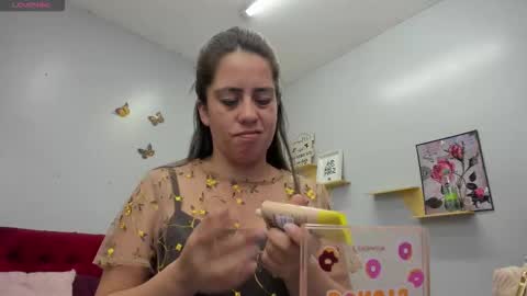 Snapshot of kathina_giraldo chatting on October 15, 2025, 12:49 pm Paola online show from October 15, 2025, 12:49 pm