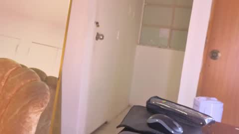 Snapshot of kathira_londres chatting on May 24, 2026, 1:05 pm Sofia online show from May 24, 2026, 1:05 pm