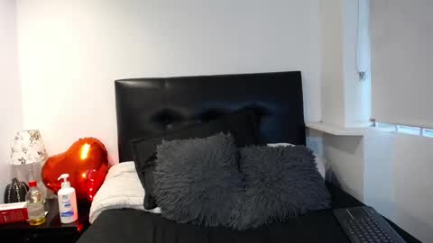 Snapshot of katia_bss chatting on March 3, 2025, 2:48 pm katia_bss online show from March 3, 2025, 2:48 pm