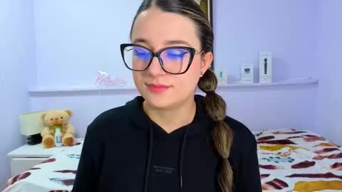 Khaterine online show from November 3, 2025, 12:06 pm