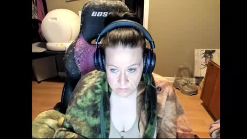 Snapshot of katie227 chatting on January 14, 2026, 2:28 am Katie online show from January 14, 2026, 2:28 am