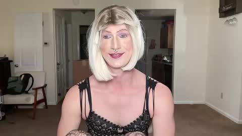 Snapshot of katiebabykitty chatting on April 22, 2026, 2:40 pm katiebabykitty online show from April 22, 2026, 2:40 pm