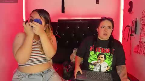 Snapshot of katieeandsharon chatting on March 2, 2026, 12:34 pm SHARON KATIEE online show from March 2, 2026, 12:34 pm