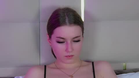 katiereeves online show from November 25, 2025, 6:08 pm