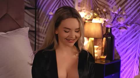 KatJolie online show from November 25, 2025, 9:15 pm