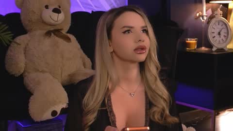 Snapshot of katjolie chatting on February 21, 2026, 8:32 pm KatJolie online show from February 21, 2026, 8:32 pm