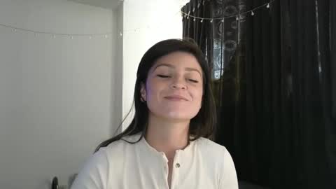 katalina online show from March 12, 2025, 5:49 pm