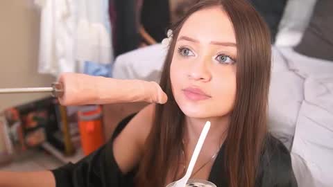 K A T L Y N  online show from November 7, 2025, 9:48 pm