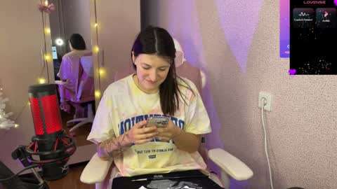 Snapshot of katrin_kristal chatting on January 2, 2025, 7:51 pm naked in pvt show 100 tk online show from January 2, 2025, 7:51 pm