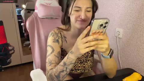 Snapshot of katrin_kristal chatting on January 20, 2025, 4:23 pm naked in pvt show 100 tk online show from January 20, 2025, 4:23 pm