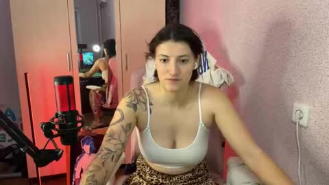 Snapshot of katrin_kristal chatting on March 1, 2025, 5:38 pm naked in pvt show 100 tk online show from March 1, 2025, 5:38 pm