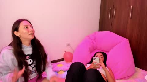 Snapshot of katrinrosex chatting on January 8, 2025, 3:07 pm Katrin online show from January 8, 2025, 3:07 pm