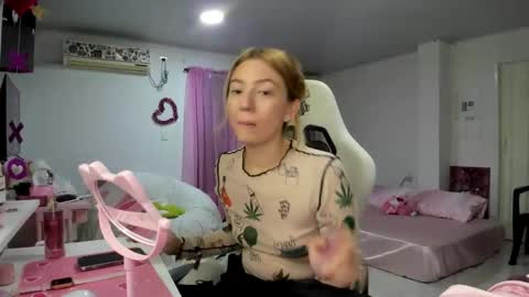 Snapshot of katrinrosex chatting on February 12, 2026, 4:13 pm Katrin online show from February 12, 2026, 4:13 pm