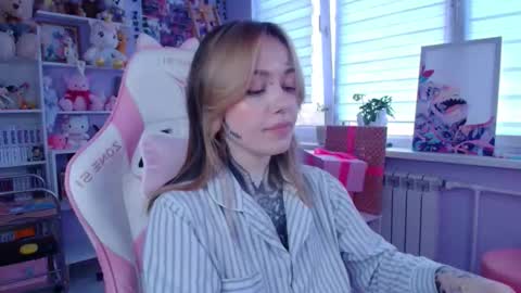Snapshot of katrinwaifu chatting on October 13, 2025, 1:33 pm Katrin online show from October 13, 2025, 1:33 pm