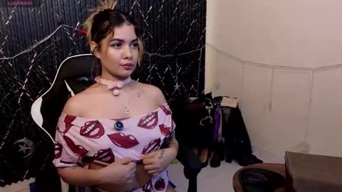 Snapshot of katt_bdsm chatting on December 22, 2025, 5:48 am Katt online show from December 22, 2025, 5:48 am