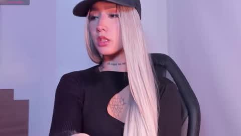 Snapshot of katta_martini_ chatting on November 20, 2025, 11:43 am katta_martini_ online show from November 20, 2025, 11:43 am