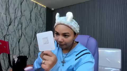 Snapshot of katteyes_ chatting on March 23, 2026, 8:13 pm katteyes_ online show from March 23, 2026, 8:13 pm