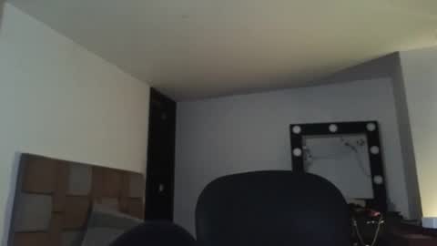 Snapshot of katty_bluntt chatting on December 3, 2024, 8:49 am Luu sell online show from December 3, 2024, 8:49 am