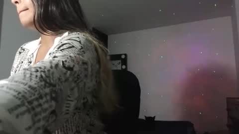 Snapshot of katty_bluntt chatting on December 12, 2024, 4:48 am Luu sell online show from December 12, 2024, 4:48 am