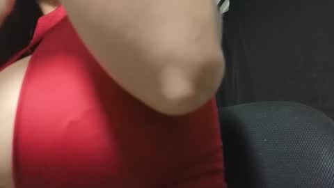 Snapshot of katty_bluntt chatting on December 22, 2024, 4:17 am Luu sell online show from December 22, 2024, 4:17 am