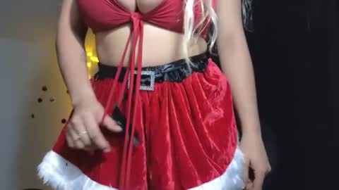 Snapshot of katty_bluntt chatting on December 22, 2024, 7:22 am Luu sell online show from December 22, 2024, 7:22 am