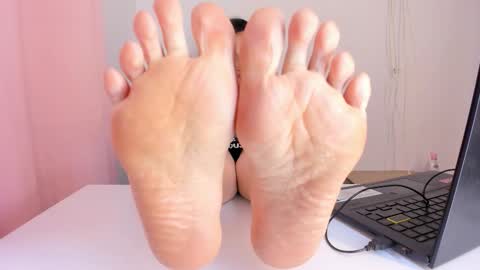 Snapshot of katty_feet_ chatting on March 4, 2026, 7:53 pm Katty online show from March 4, 2026, 7:53 pm