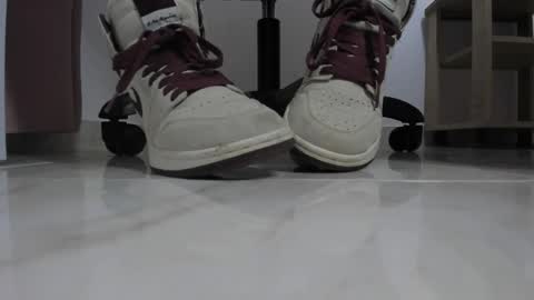 Snapshot of katty_feet_ chatting on March 18, 2026, 7:06 pm Katty online show from March 18, 2026, 7:06 pm