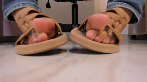 Snapshot of katty_feet_ chatting on April 14, 2026, 7:20 pm Katty online show from April 14, 2026, 7:20 pm
